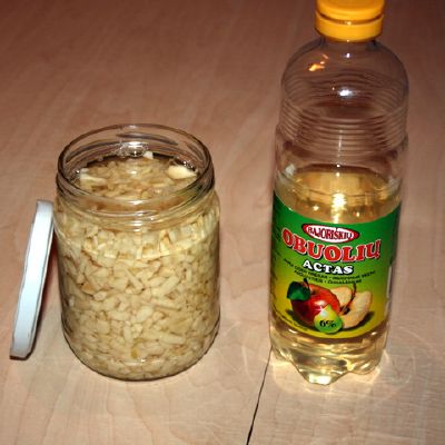 Uzpilame cesnakus obuoliu actu kad apsemtu