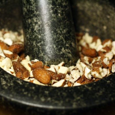 Grustuveje susmulkiname migdolus